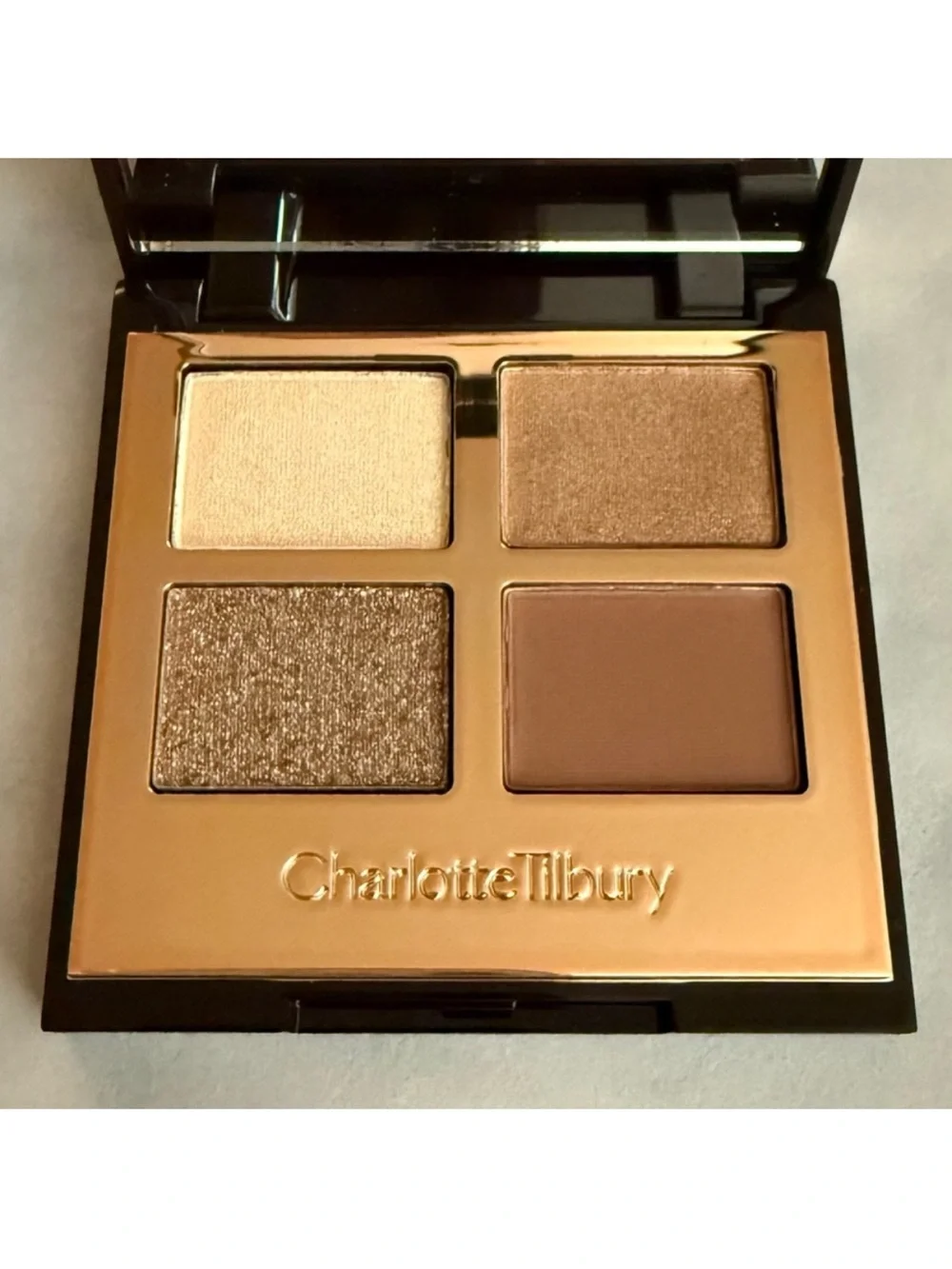 Charlotte Tilbury Bigger Brighter Eyes Eyeshadow Palette in Exagger-Eyes  5.1 g
